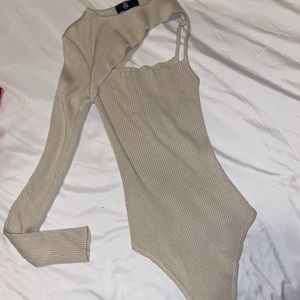 Missguided cut out sleeve ribbed knitted bodysuit